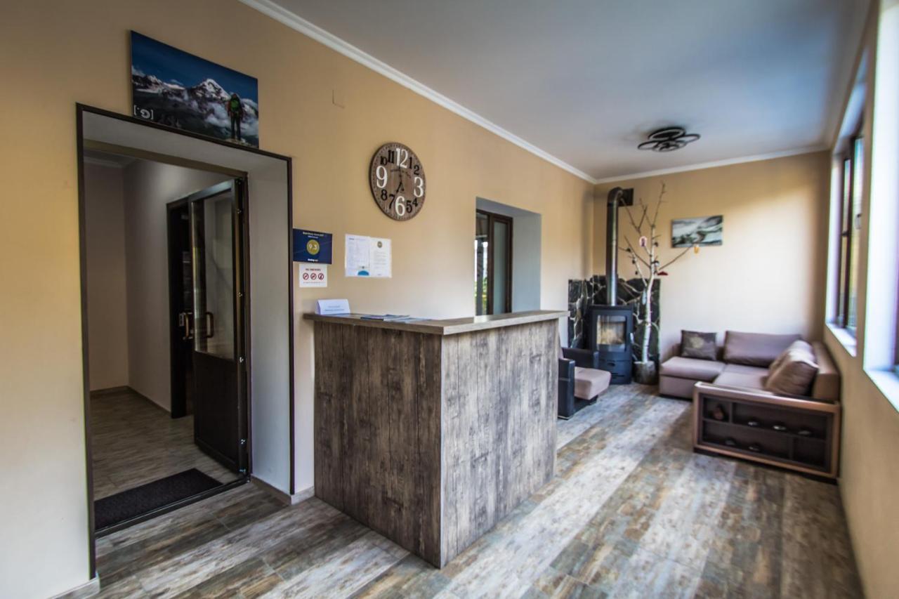 Hotel Svanseti Местия Екстериор снимка