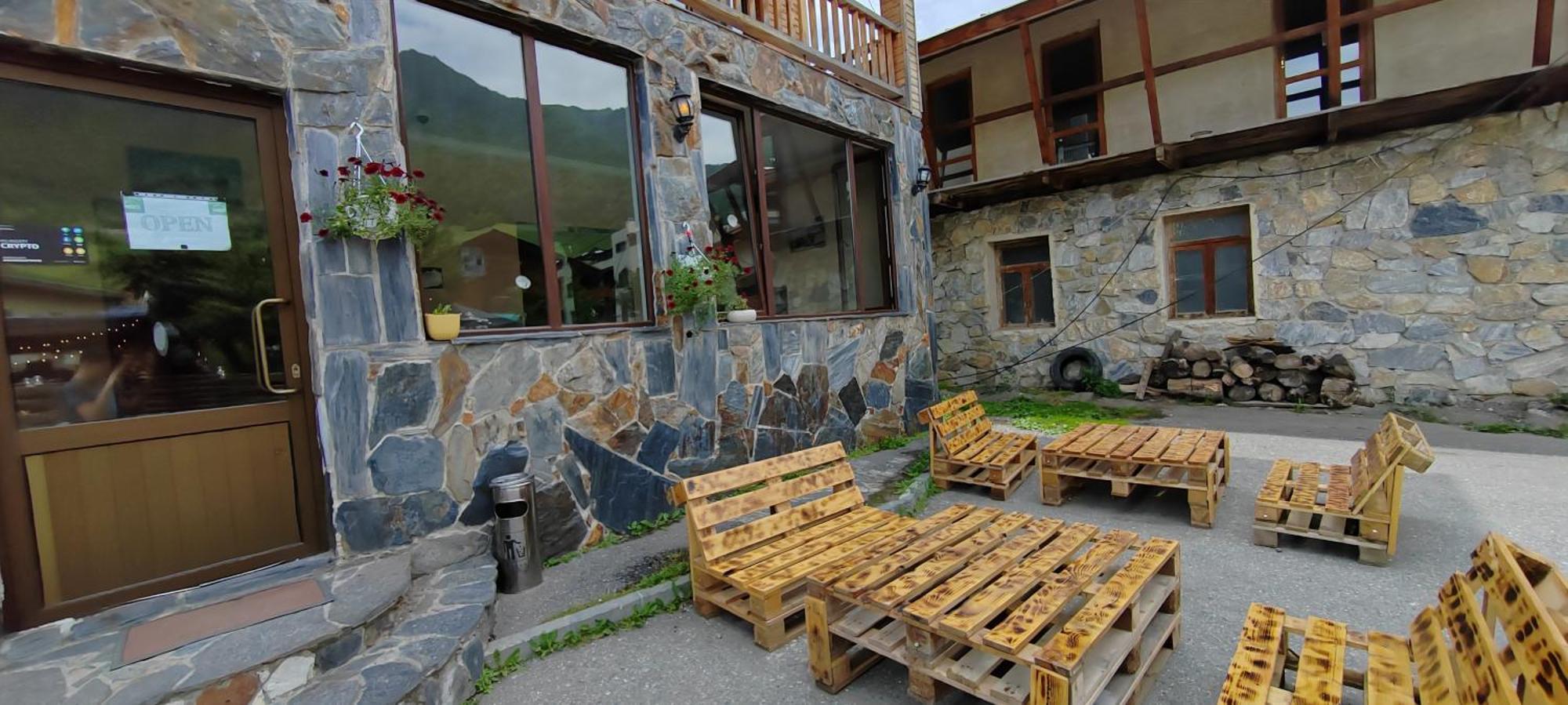 Hotel Svanseti Местия Екстериор снимка