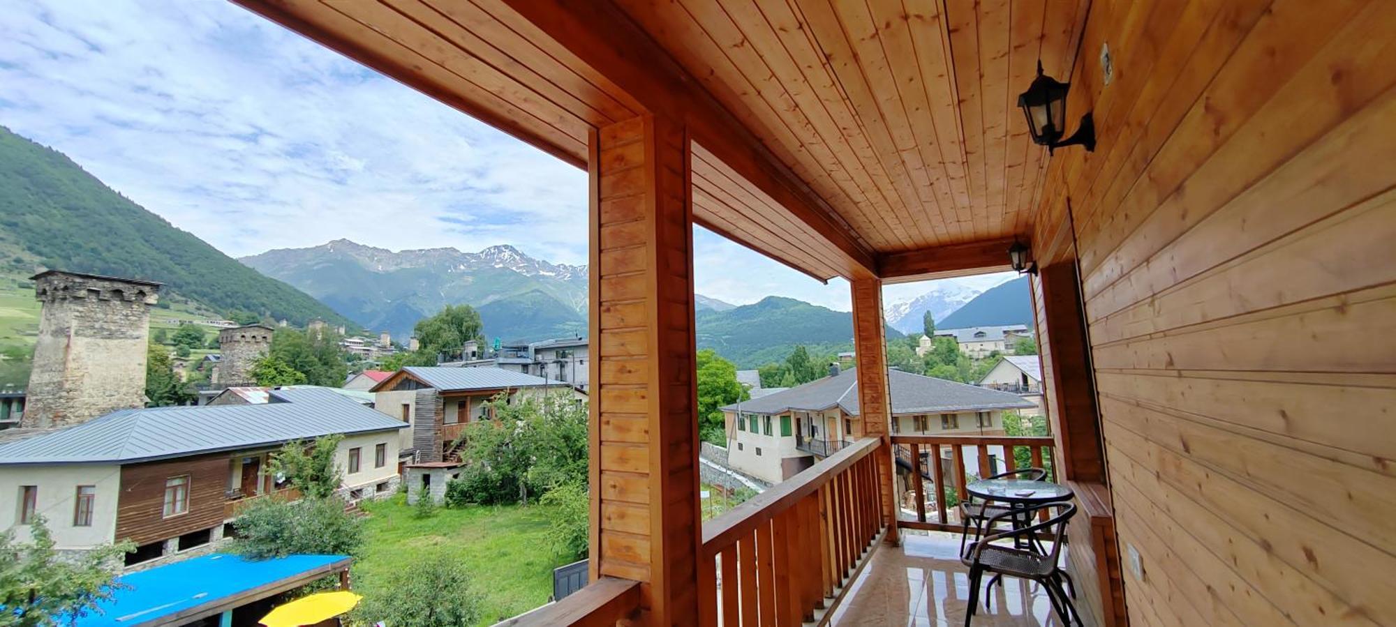 Hotel Svanseti Местия Екстериор снимка