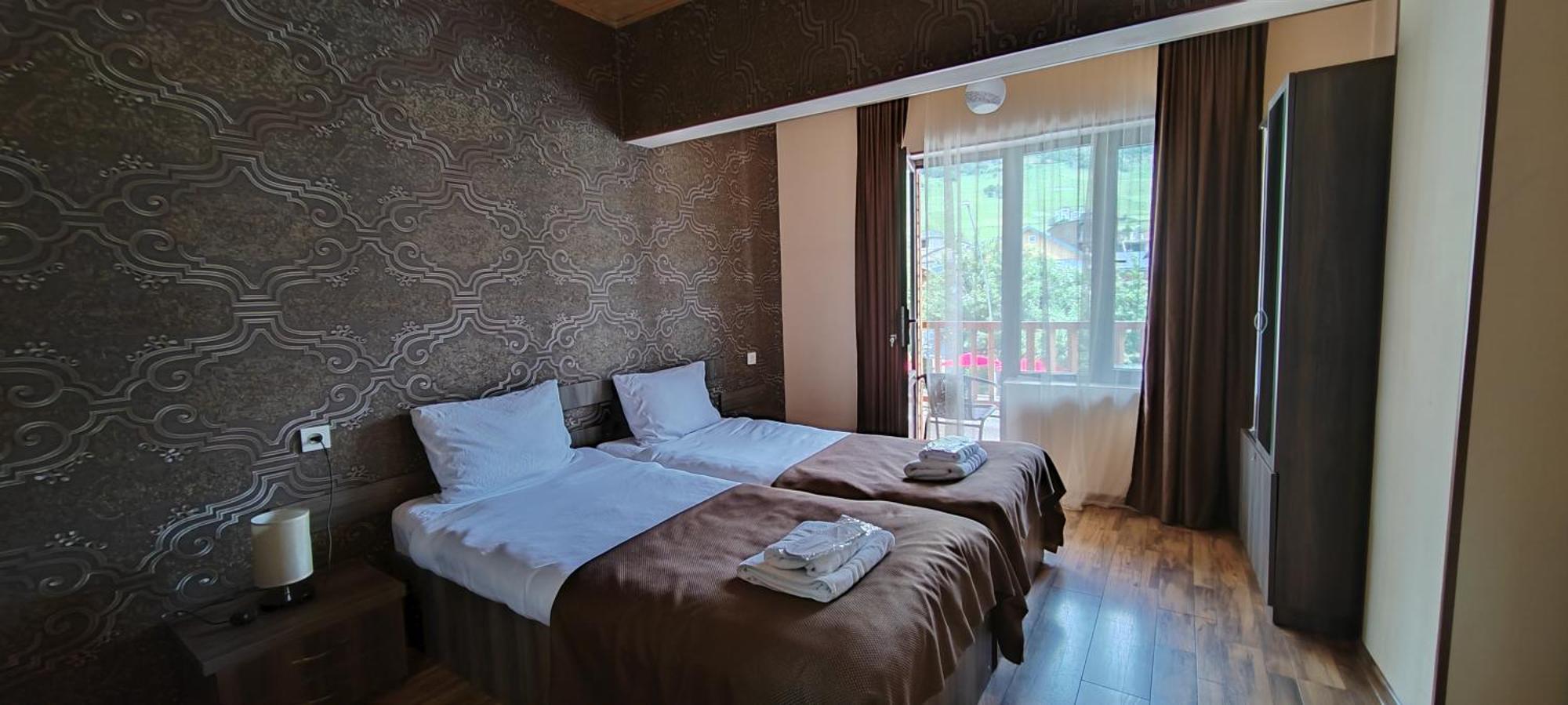Hotel Svanseti Местия Екстериор снимка
