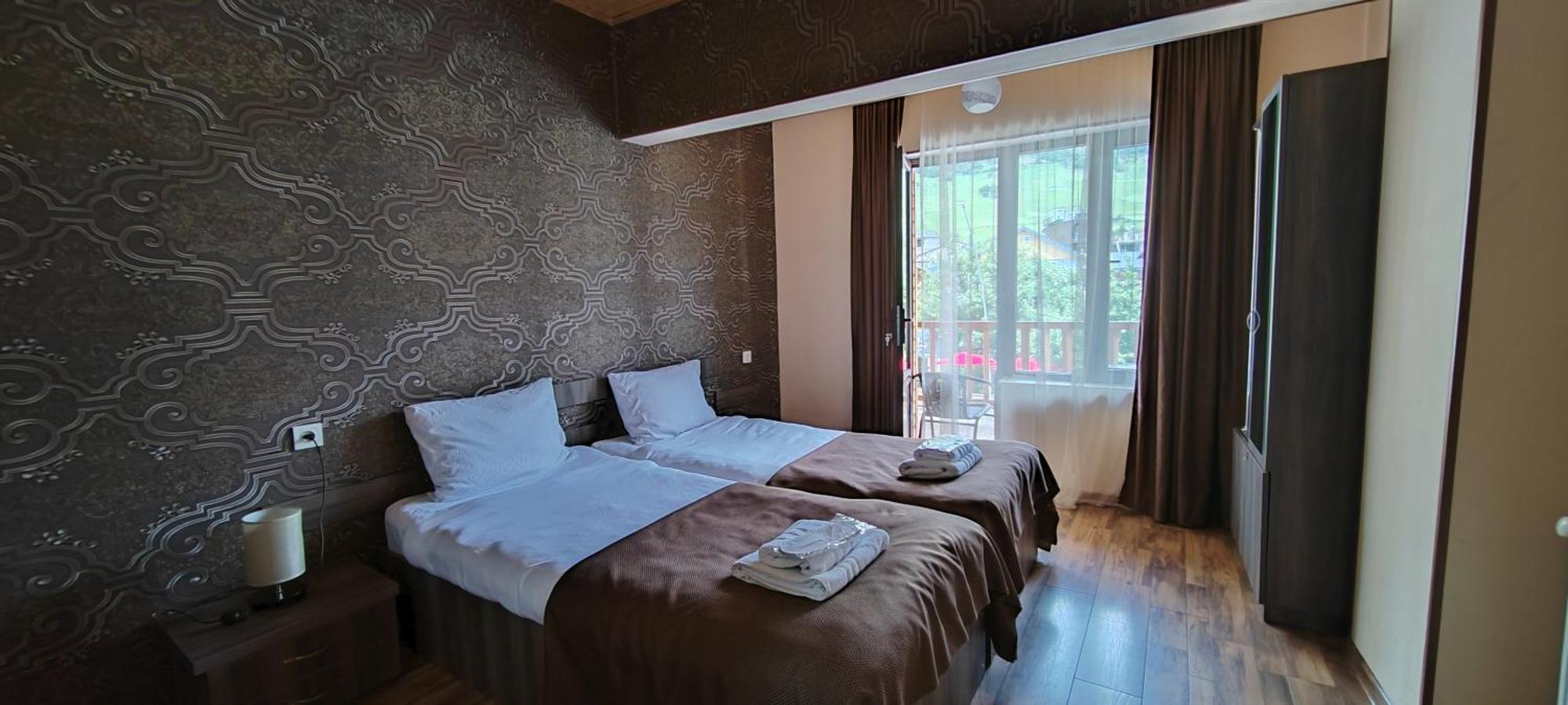 Hotel Svanseti Местия Екстериор снимка