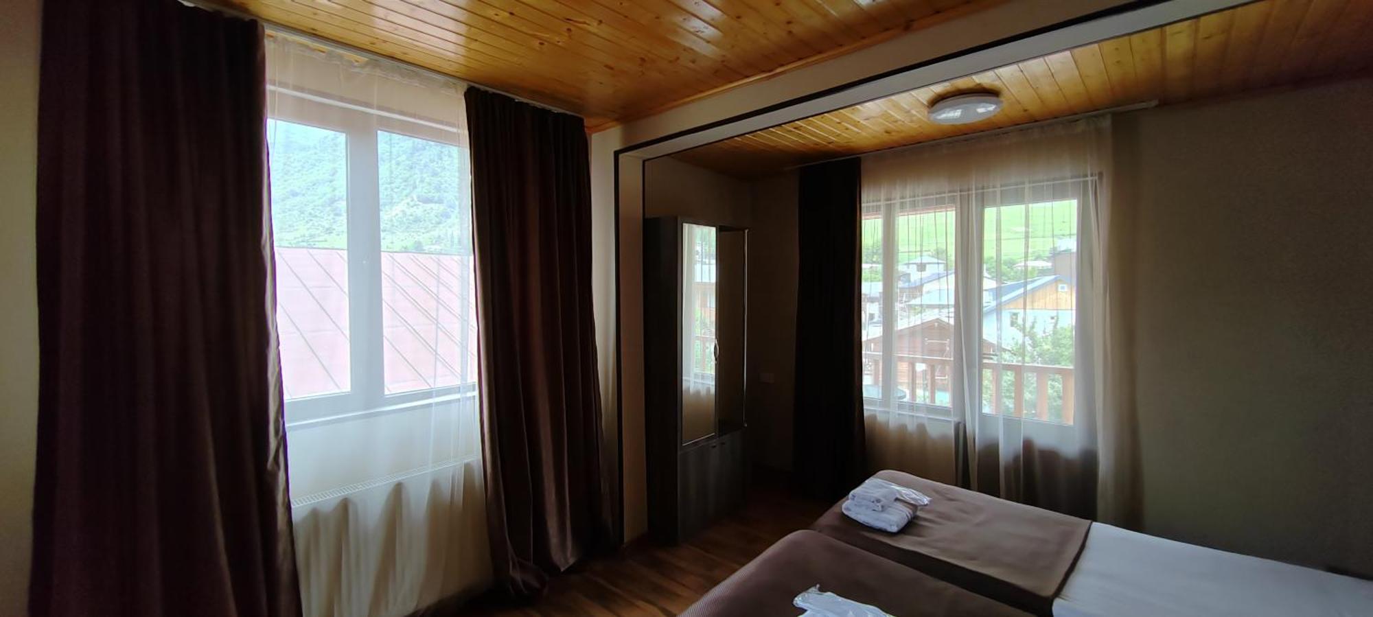 Hotel Svanseti Местия Екстериор снимка