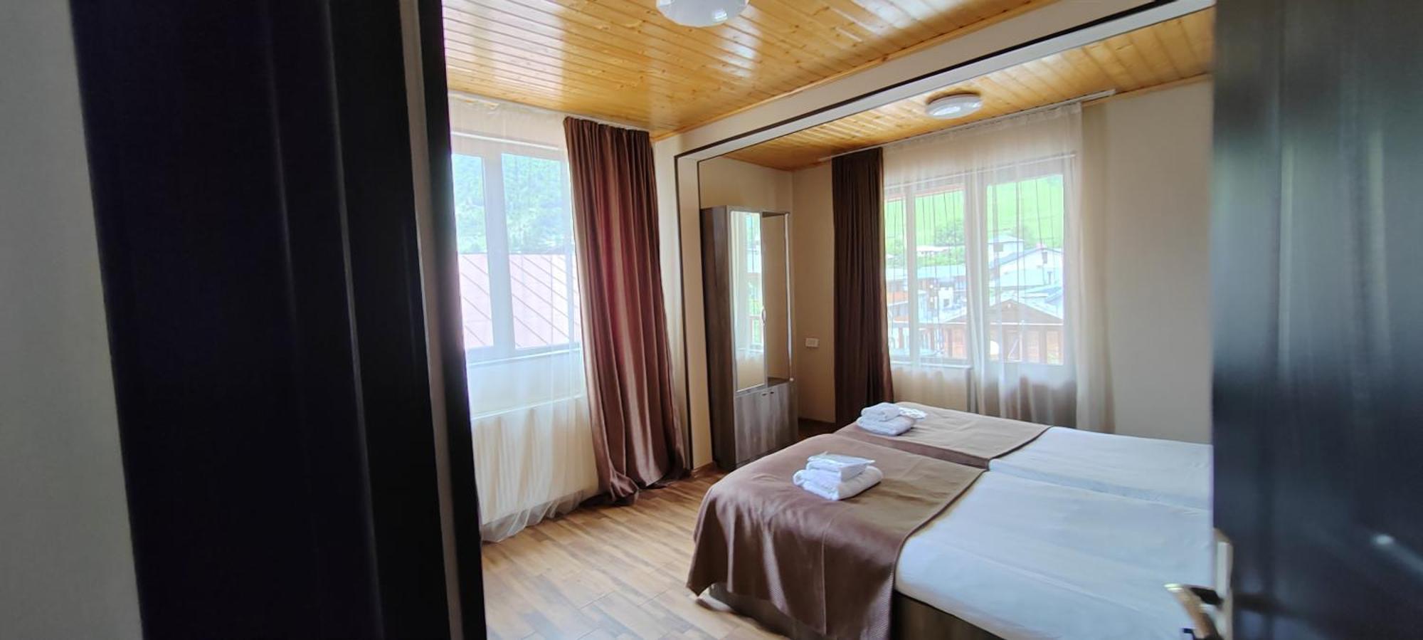 Hotel Svanseti Местия Екстериор снимка