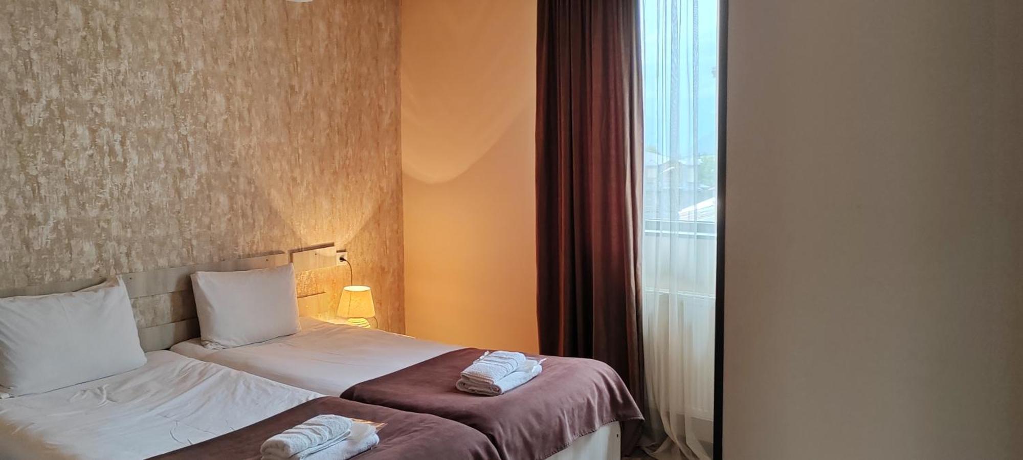 Hotel Svanseti Местия Екстериор снимка