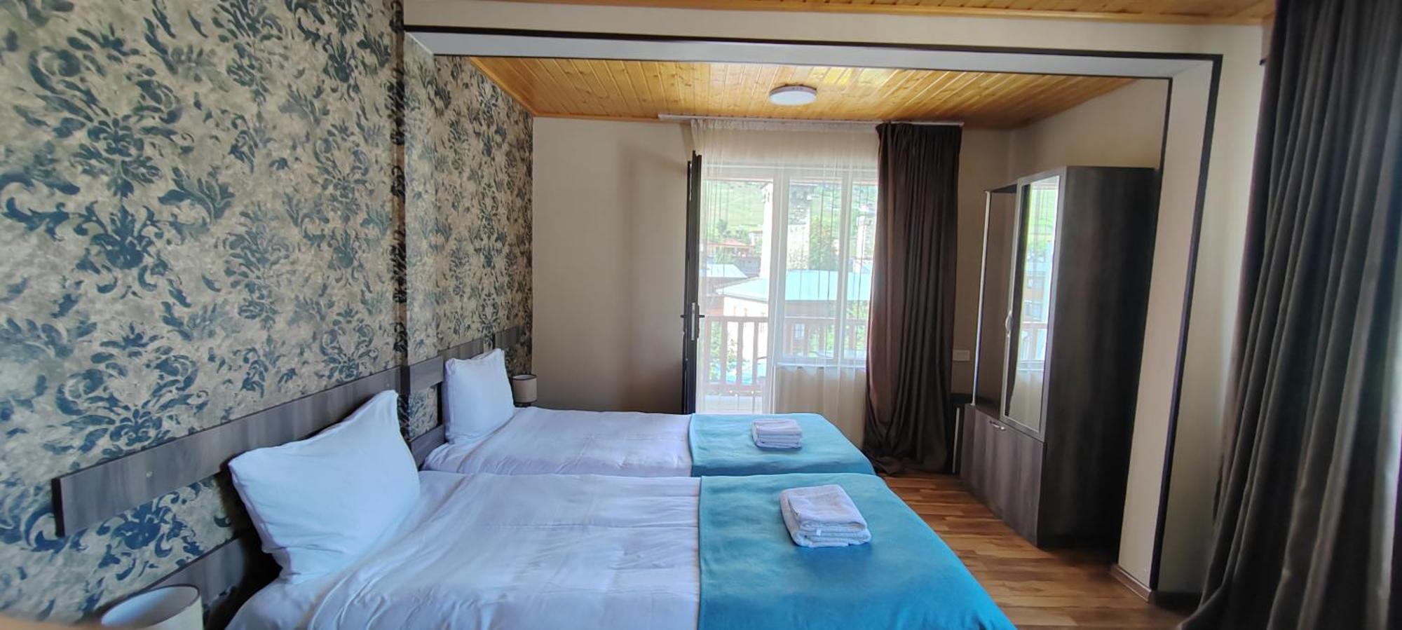 Hotel Svanseti Местия Екстериор снимка