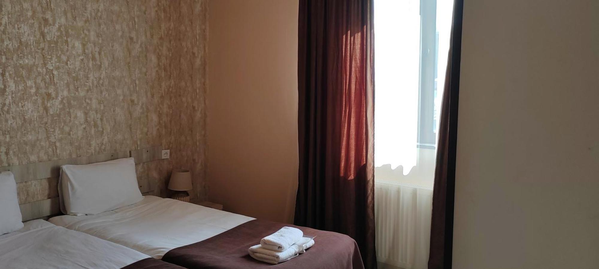 Hotel Svanseti Местия Екстериор снимка