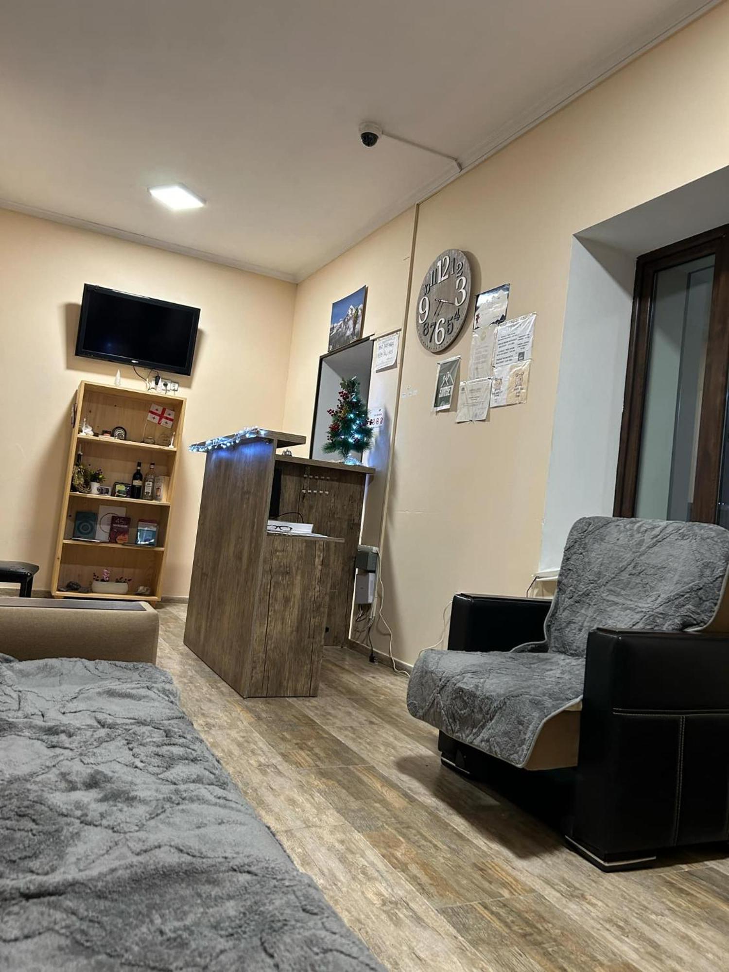 Hotel Svanseti Местия Екстериор снимка