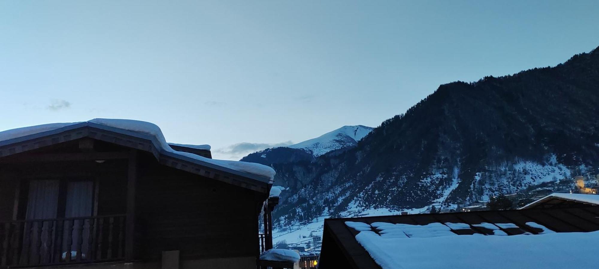 Hotel Svanseti Местия Екстериор снимка