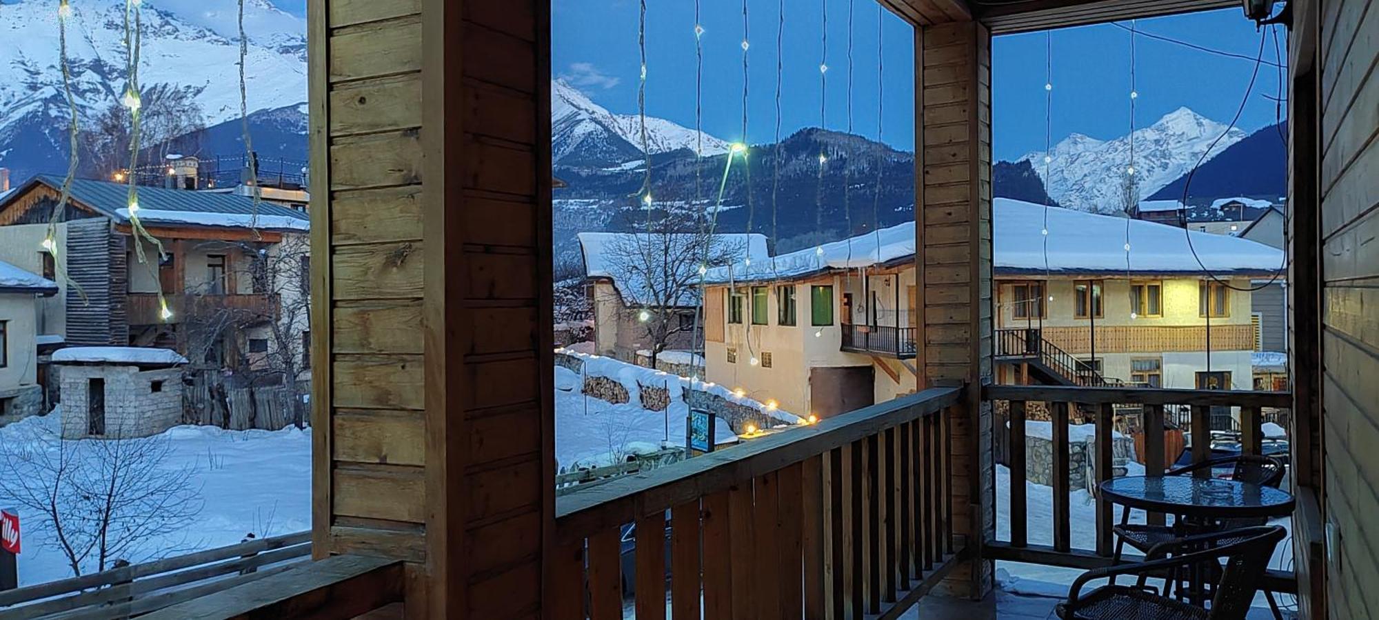 Hotel Svanseti Местия Стая снимка