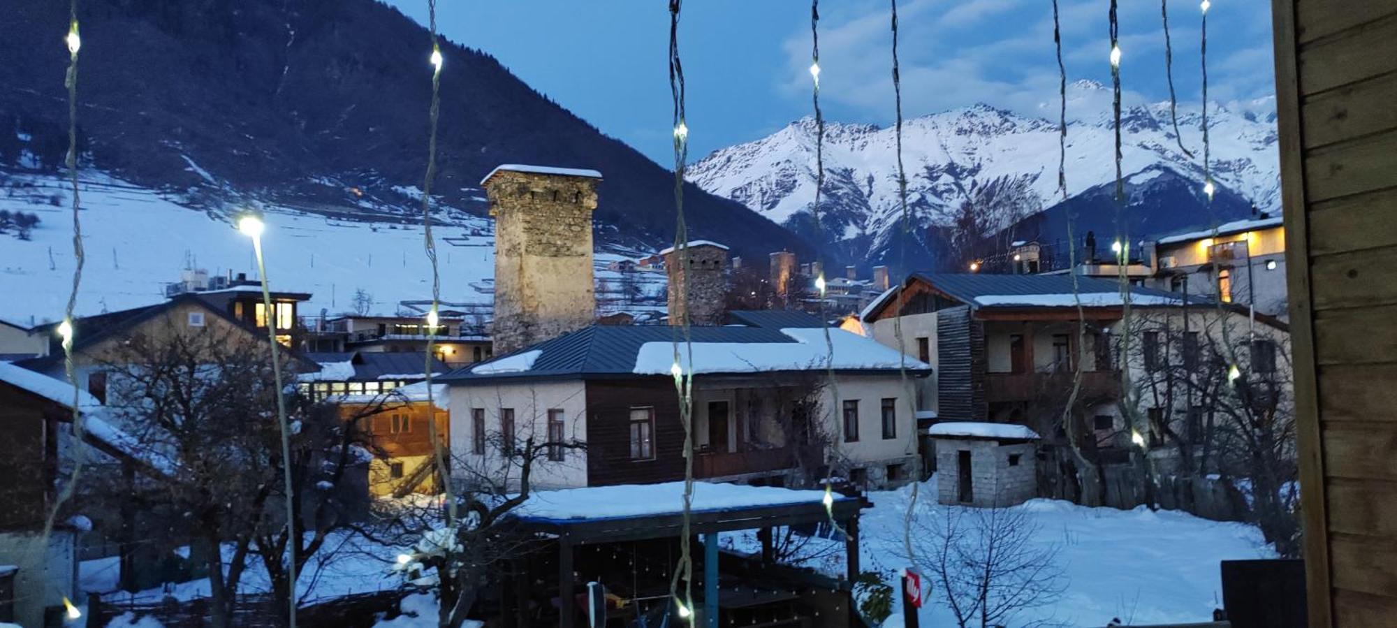Hotel Svanseti Местия Екстериор снимка