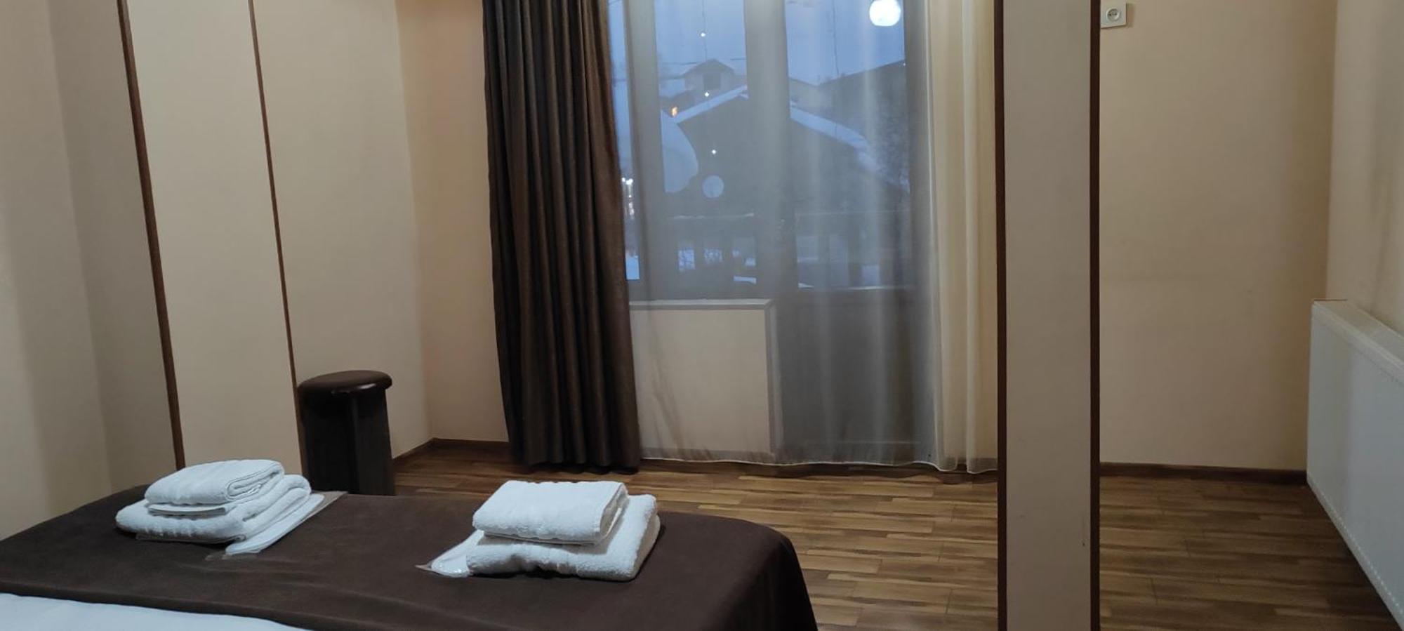 Hotel Svanseti Местия Екстериор снимка
