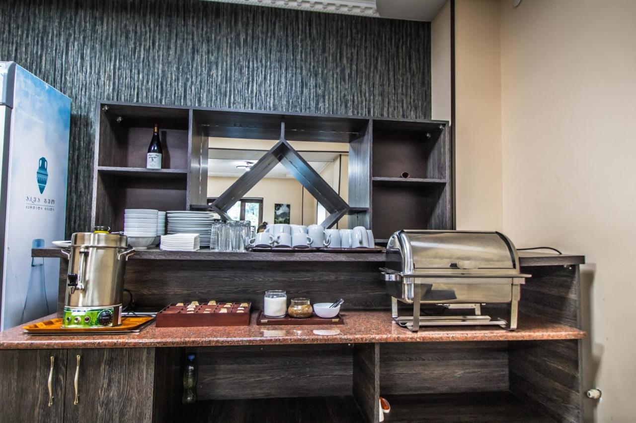 Hotel Svanseti Местия Екстериор снимка